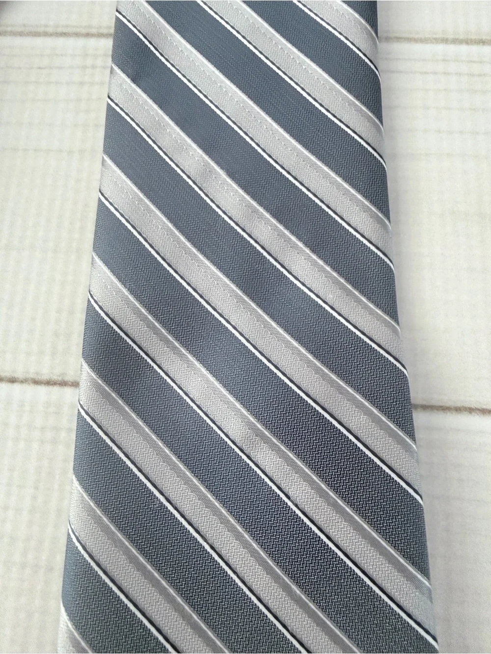 Stafford Gray and White Diagonal Stripe Men's Tie